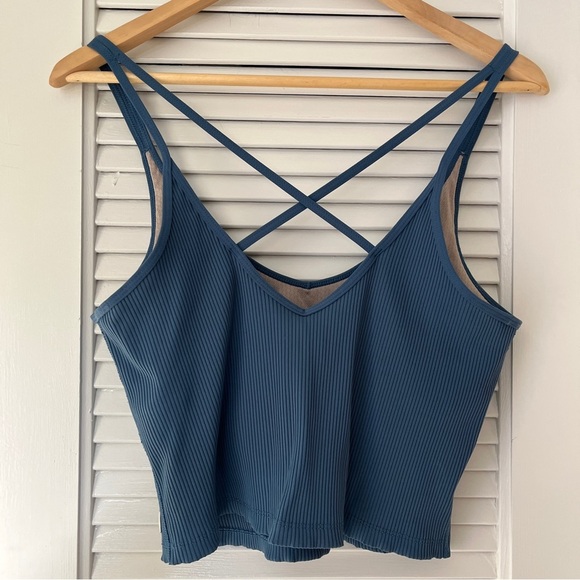 Vuori Ribbed Crop Tank w/ Built in Shelf Bra | Stone Blue | XL - Picture 3 of 10